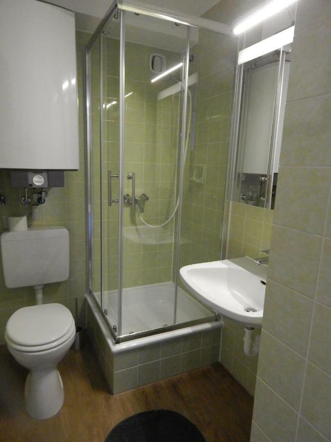 Free Apartment - Schoenblick Bad Urach Bagian luar foto