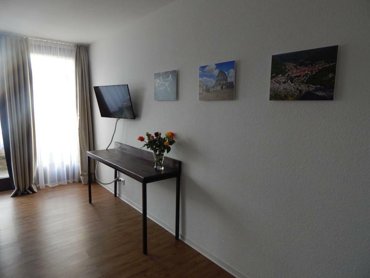 Free Apartment - Schoenblick Bad Urach Bagian luar foto